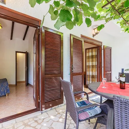 Mugeba Club Apartman *